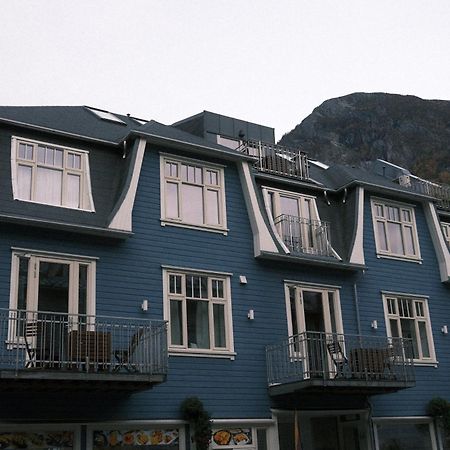Blue House Dormitory Одда Екстер'єр фото