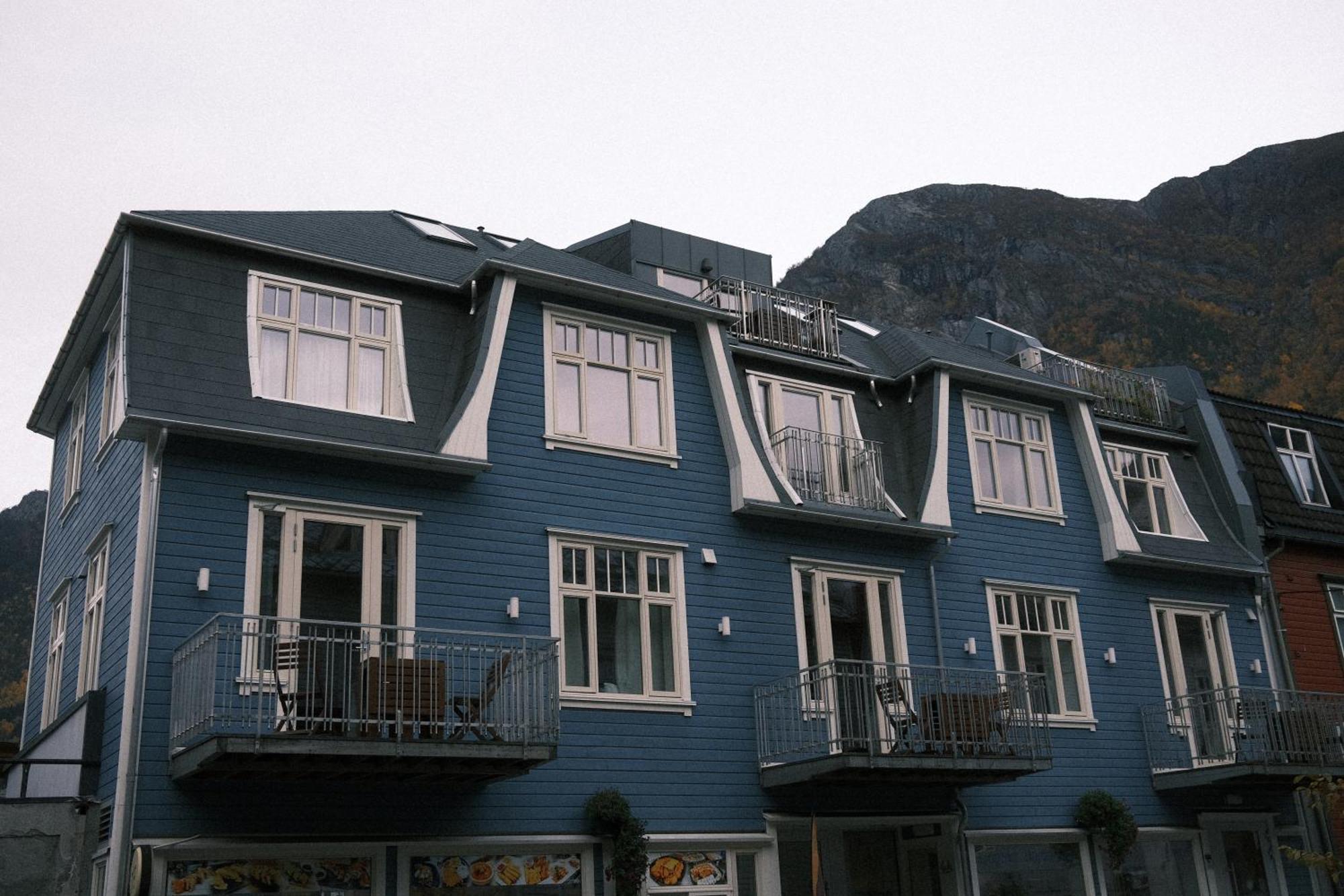 Blue House Dormitory Одда Екстер'єр фото